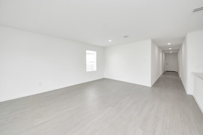 Building Photo - 105 Nicholas Rd
