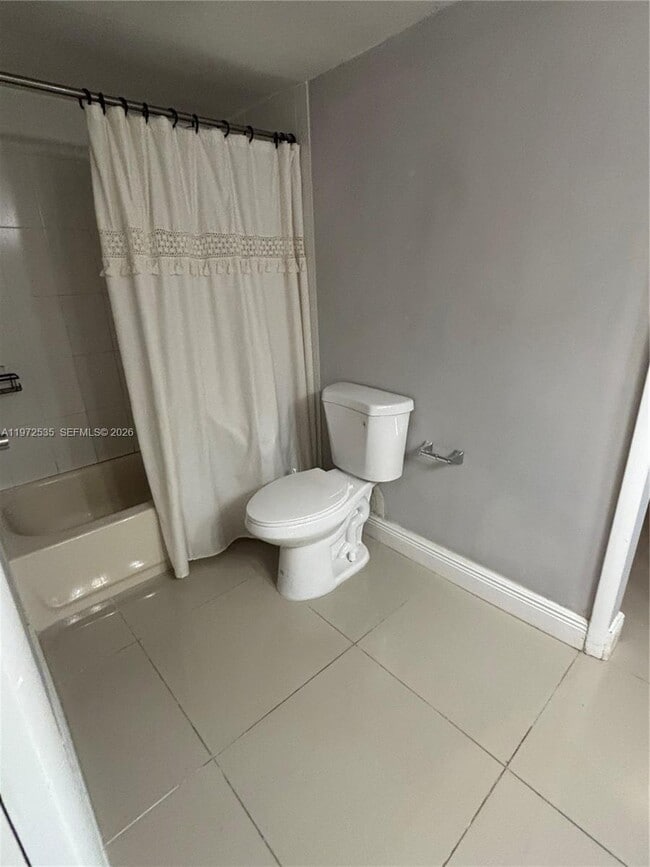 Building Photo - 400 Commodore Dr