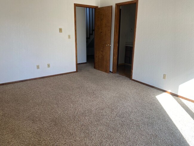 Building Photo - 2030-2040 NW Friel Street