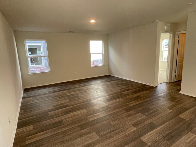 Building Photo - 6035 Bluestem Way