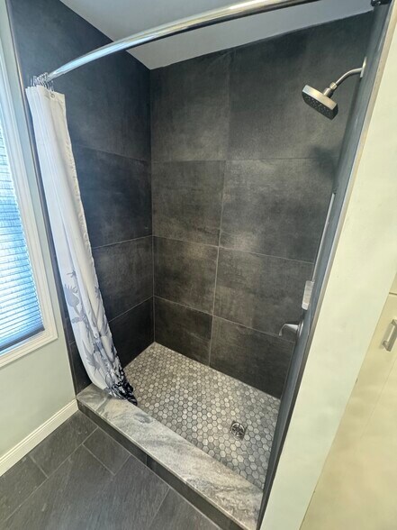 Building Photo - 609 Broad Ave