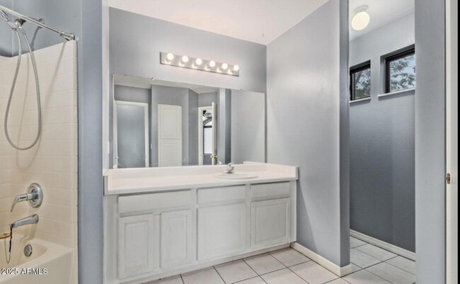 Building Photo - 280 S Elizabeth Way