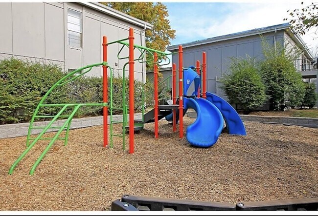 Building Photo - 2417 E 55th Pl