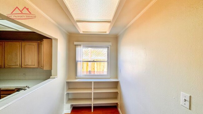 Building Photo - 1385 Ranchita Dr