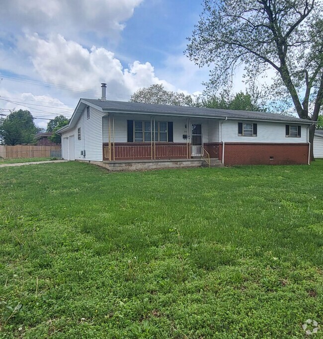 Building Photo - 3 Bedroom 2 Bath 2 Car Garage! South! $1295