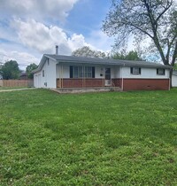Building Photo - 3 Bedroom 2 Bath 2 Car Garage! South! $1295