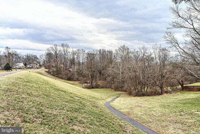 Building Photo - 5572 Kendrick Ln