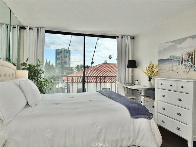 Building Photo - 2601 E Ocean Blvd