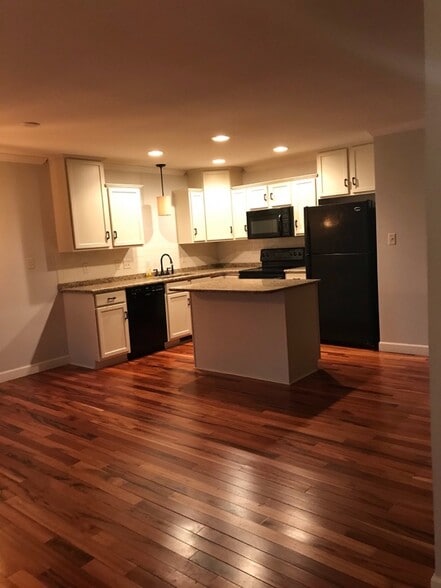 Building Photo - 788 Sylvan Rd