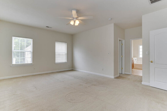 Building Photo - 528 Normandy St