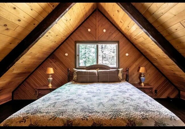 Building Photo - Serene Lakeview Cabin