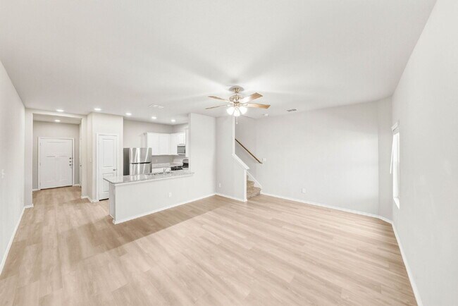 Building Photo - Discover Modern Comfort