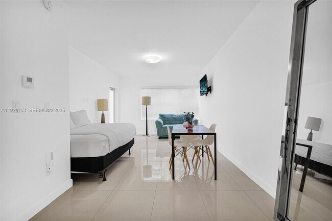 Building Photo - 1025 94th St