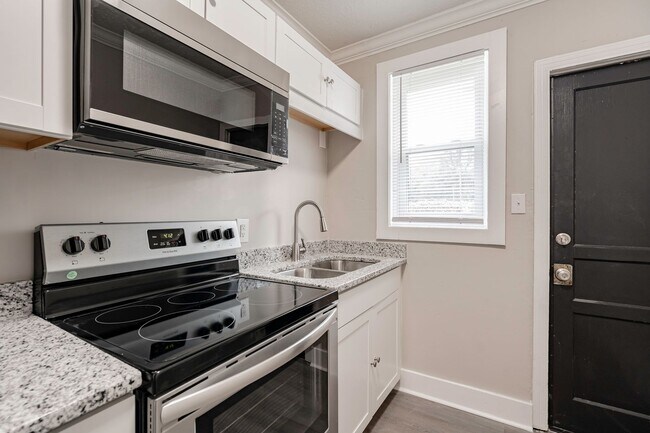 Building Photo - Charming Apartment Downtown Columbia - Housing Vouchers Accepted!