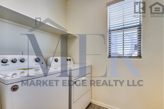 Building Photo - 3 Bed/2.5 Bath House in Gilbert! JOIN THE ...