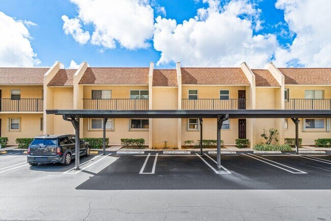Building Photo - 2935 SW 22nd Ave