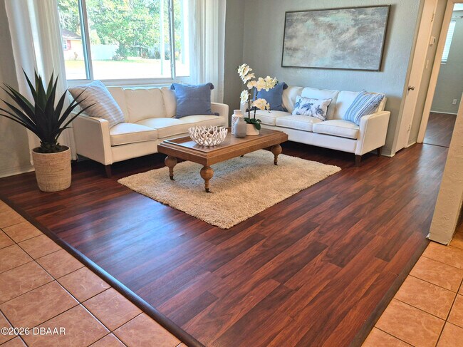 Building Photo - 737 5th St