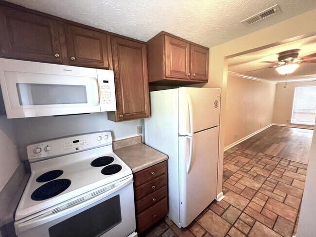 Building Photo - 3039 Headland Ave