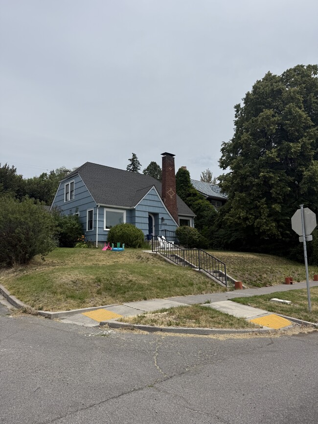 Building Photo - 1045 Pacific Ter