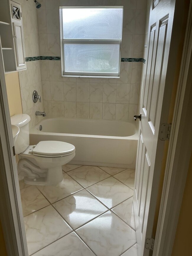 Building Photo - Pool home 4/3/2  Located East of US One  for Rent