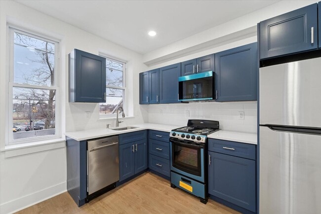 Building Photo - 812 W Roosevelt Blvd