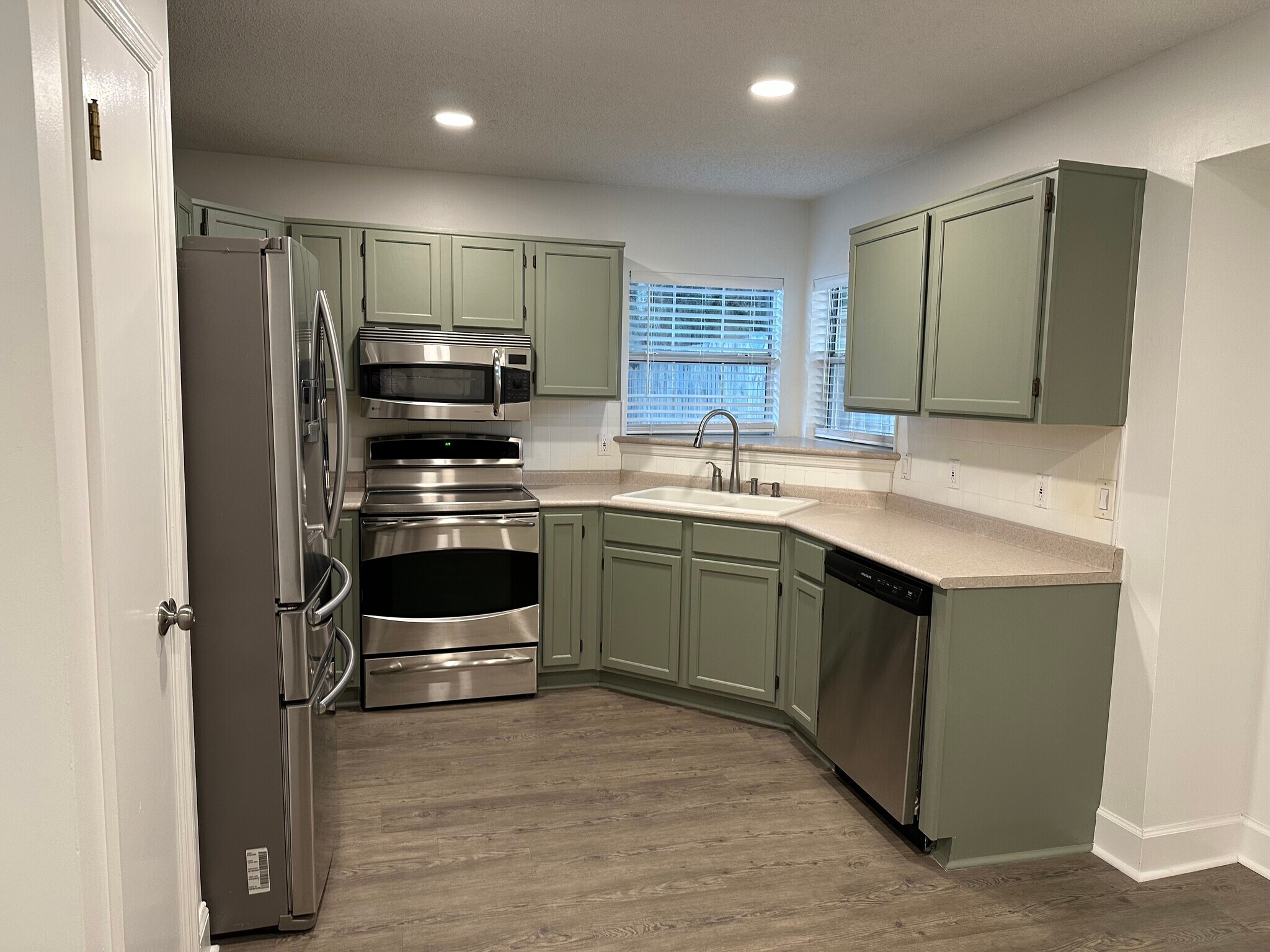 Building Photo - 8 Saint Ives Dr