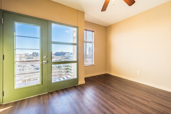 Building Photo - Live in the Heart of West Campus!