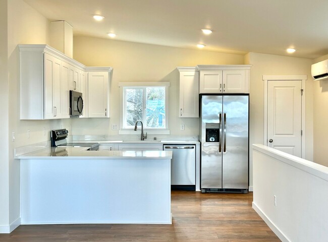 Building Photo - Stunning new home (2025) in North Tacoma –...