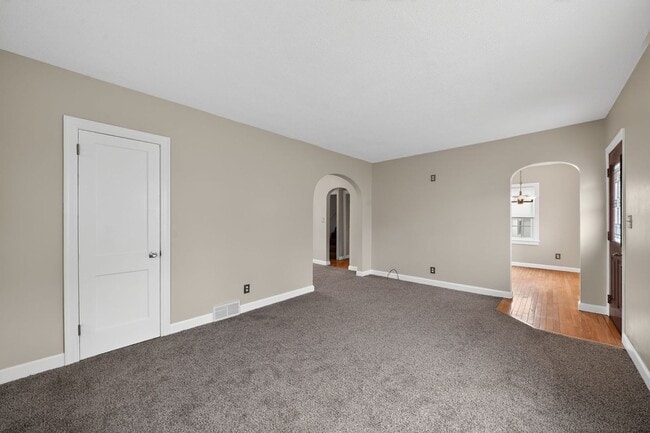 Building Photo - Updated Charming 2BR House in Plain Twp/Canton