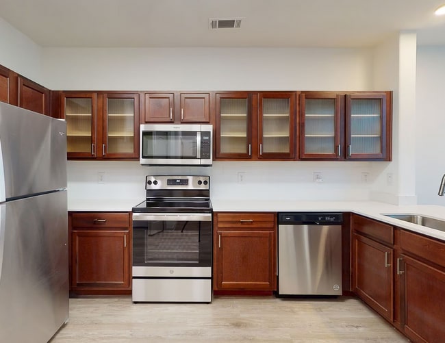 Building Photo - 3194 Parkwood-333.5