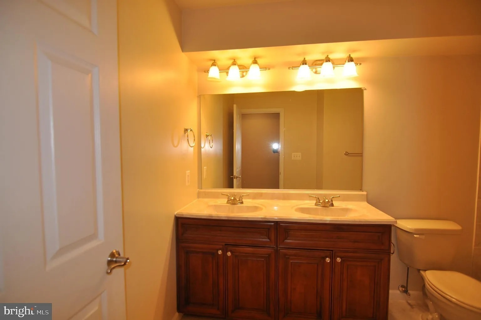 BedRoom3 Bathroom Vanity - 504 N Chester St