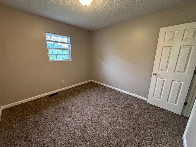 Building Photo - 2 Bed 1.5 Bath Apartment in Benton