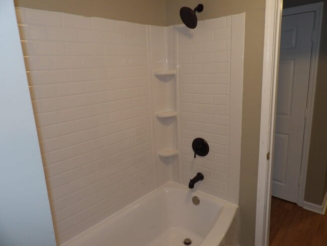 Building Photo - 409 Ridgewood Ln