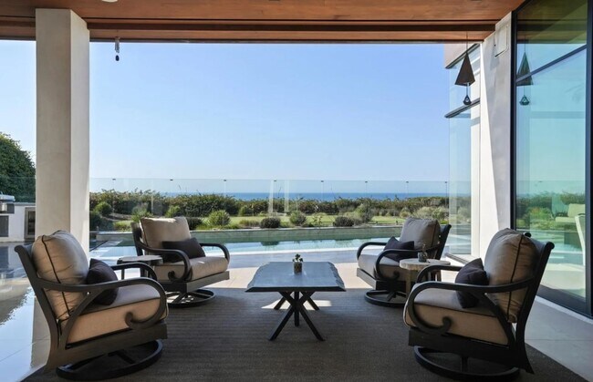 Building Photo - Luxury Coastal Escape w/ Resort-Style Amen...