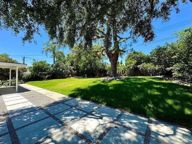 Building Photo - 1909 N Abbie Way