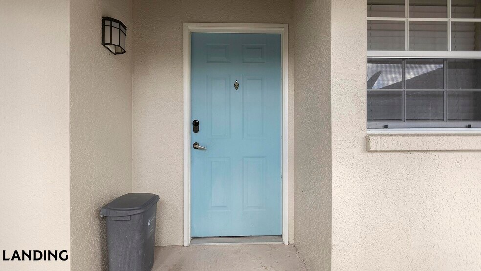 Building Photo - 3695 Island Club Dr