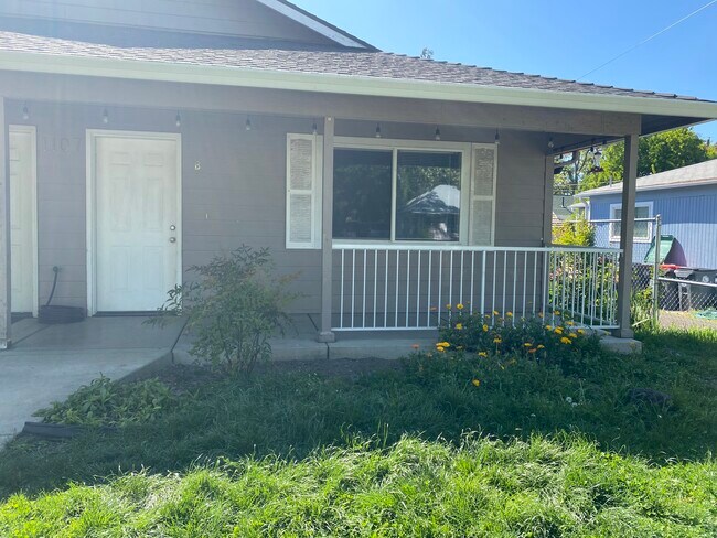 Front porch, gated front yard - 1107 Niantic St