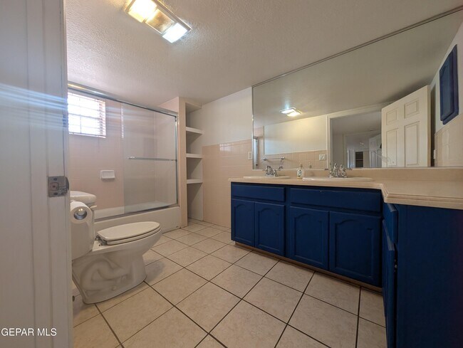 Building Photo - 608 Stewart Ct