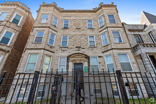Building Photo - 3133 W Augusta Blvd