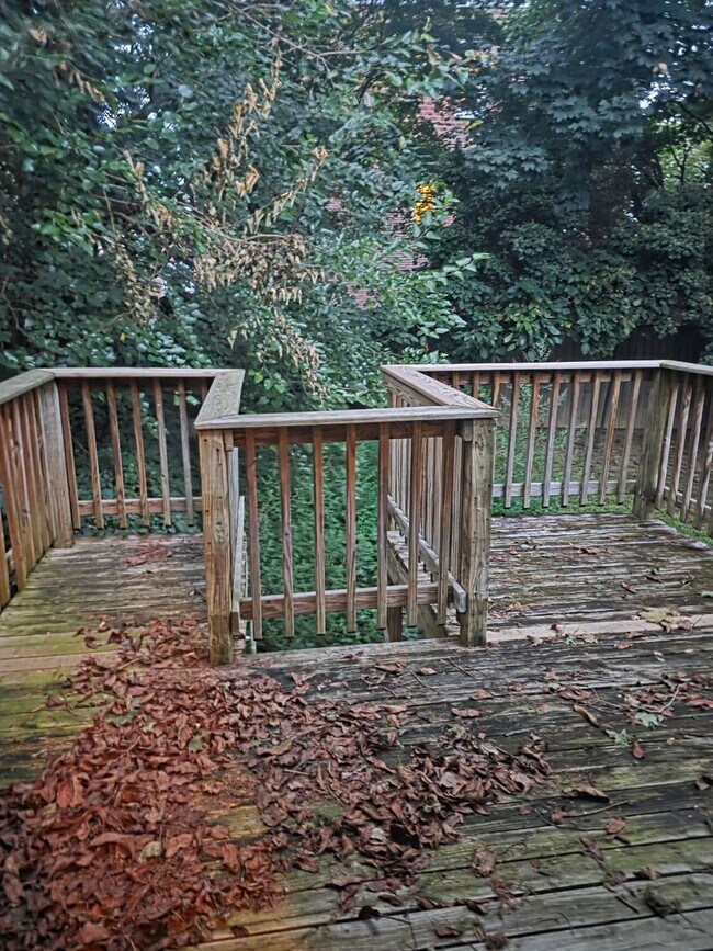 Building Photo - 665 St Joseph St
