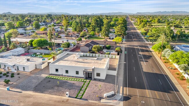 Building Photo - 5540 E Dahlia Dr