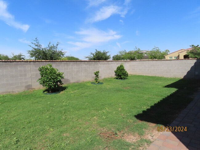 Building Photo - Beautiful 4 Bedroom 3 Bath Home in Gated C...