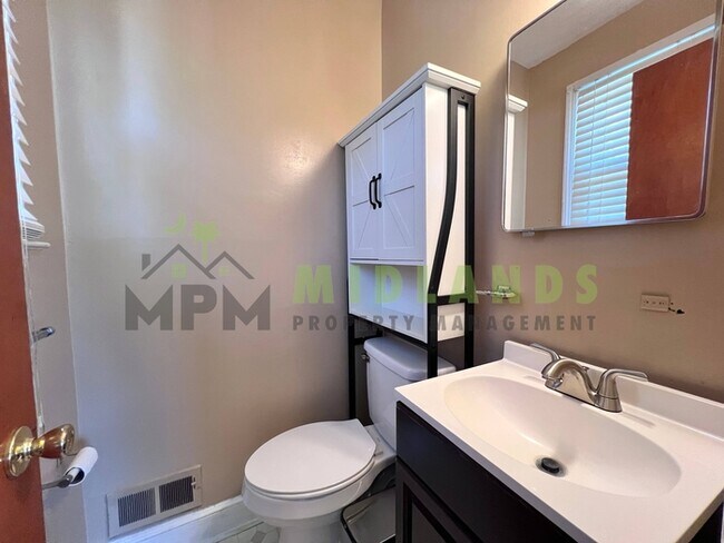 Building Photo - 3836 Davies Dr