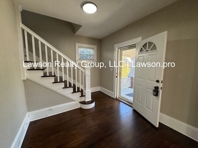 Building Photo - Updated Four Bedroom Home Close to Downtown Roanoke!