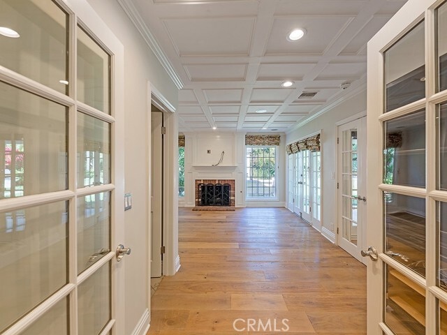 Building Photo - 5463 Katherine Ave