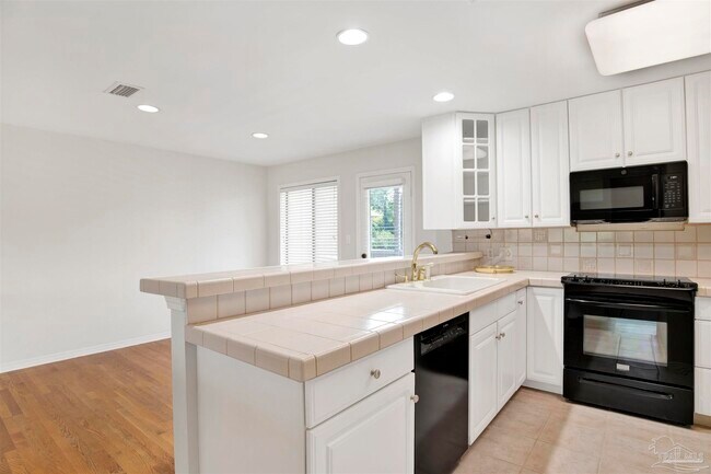 Building Photo - 13414 Valerie Dr