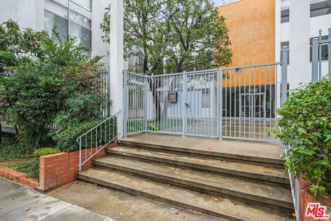 Building Photo - 7960 Selma Ave