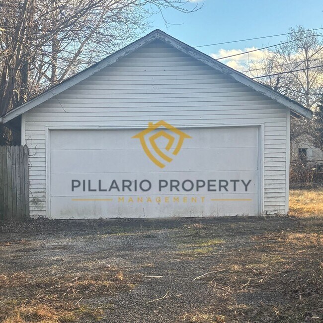 Building Photo - Spacious & Updated 2 Bedroom Home Near Southeast Indy Available NOW!