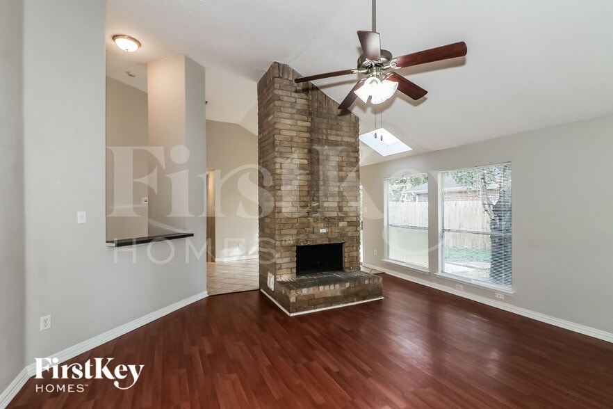 Building Photo - 6426 New World Dr