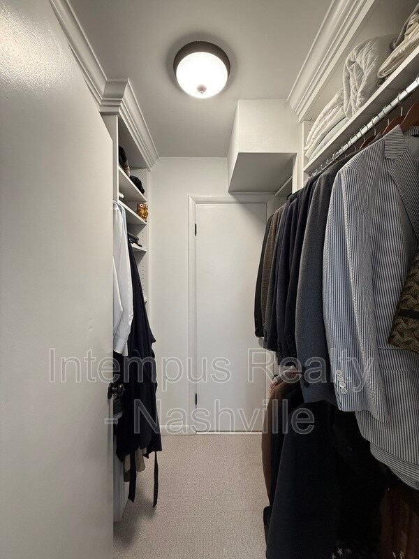Building Photo - 420 Walton Ln